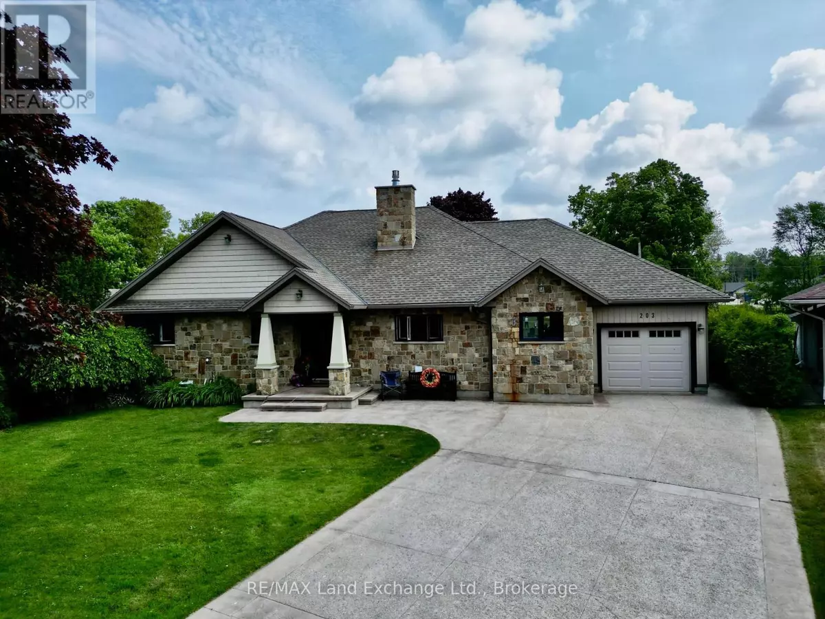 Kincardine, ON N2Z1B9,203 CAMPBELL CRESCENT