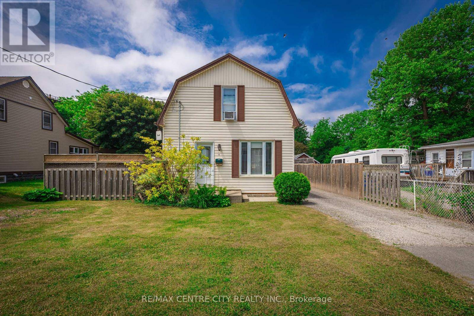 St. Thomas, ON N5P2J5,15 SUNSET DRIVE