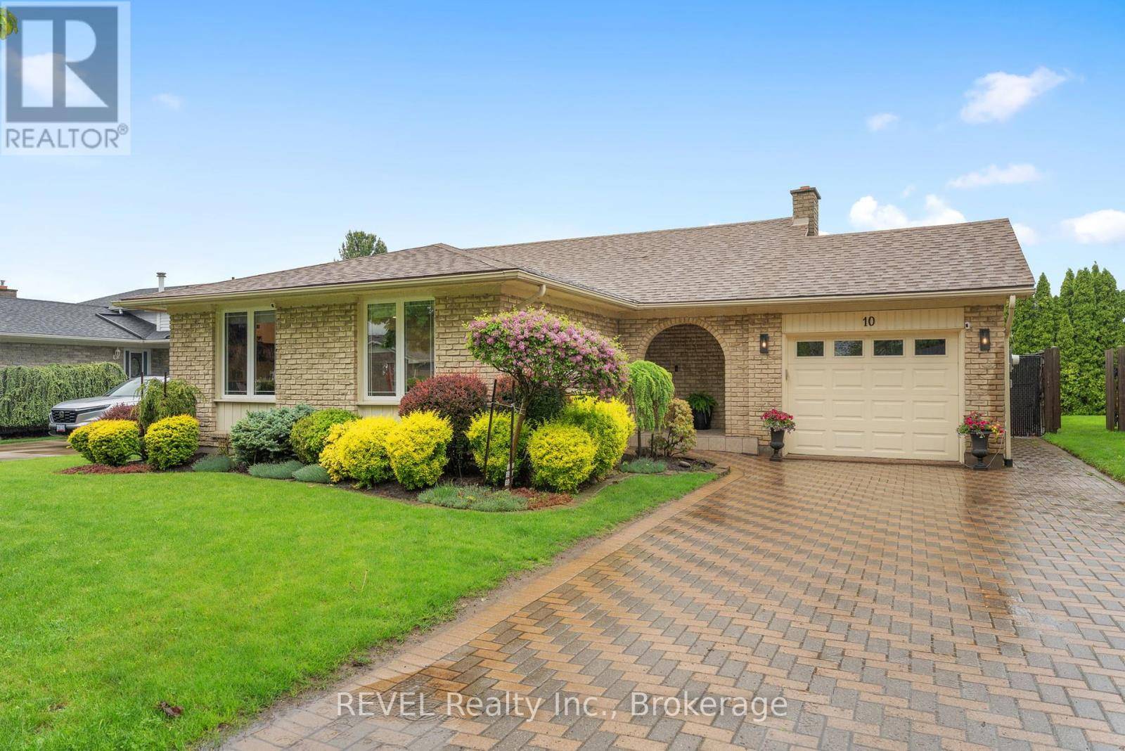 10 BELAIR DRIVE, St. Catharines (port Dalhousie), ON L2N6W5