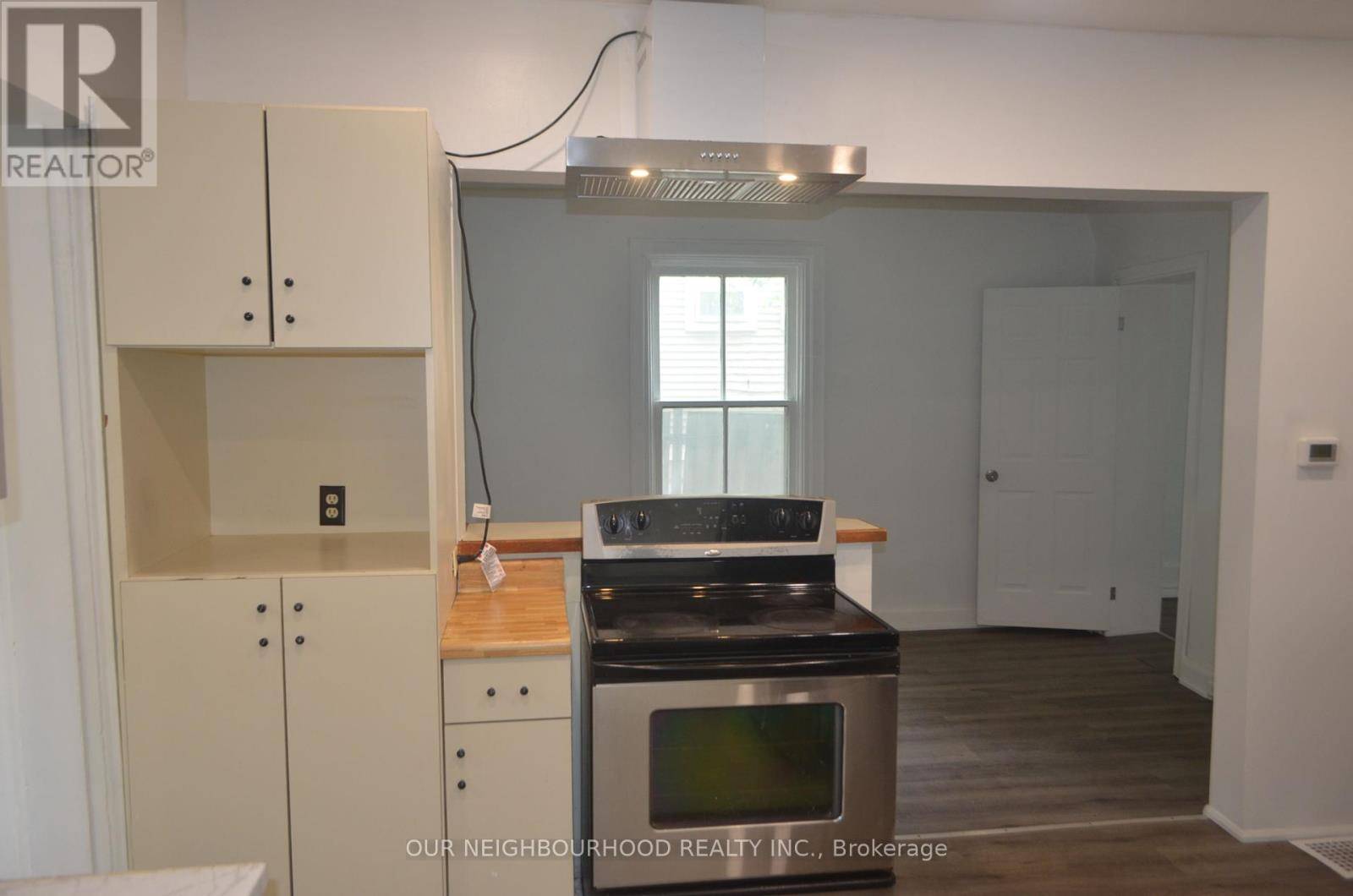 Belleville (belleville Ward), ON K8N1C8,162 DUNDAS STREET E