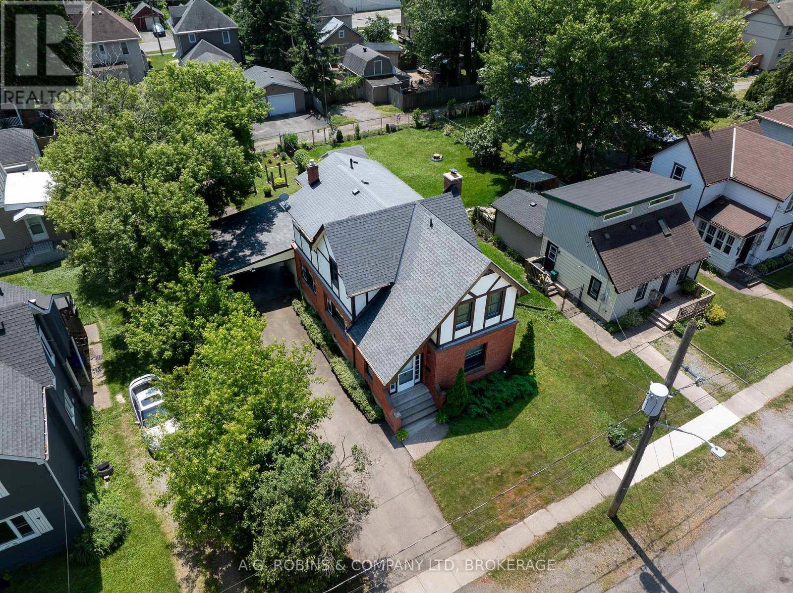 Port Colborne (main Street), ON L3K3R4,52 CHARLES STREET