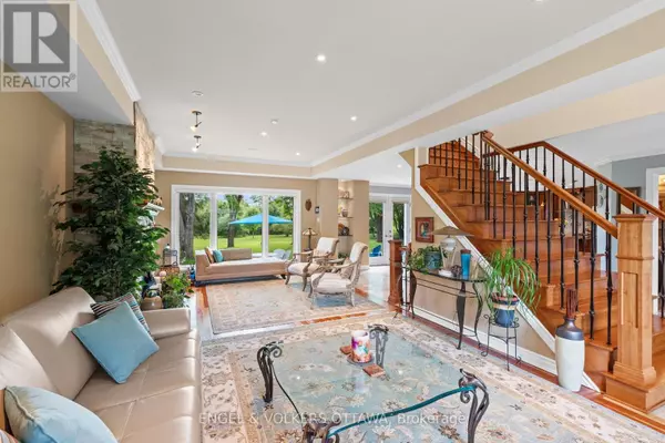 Ottawa, ON K1T3W8,24 DORIS AVENUE