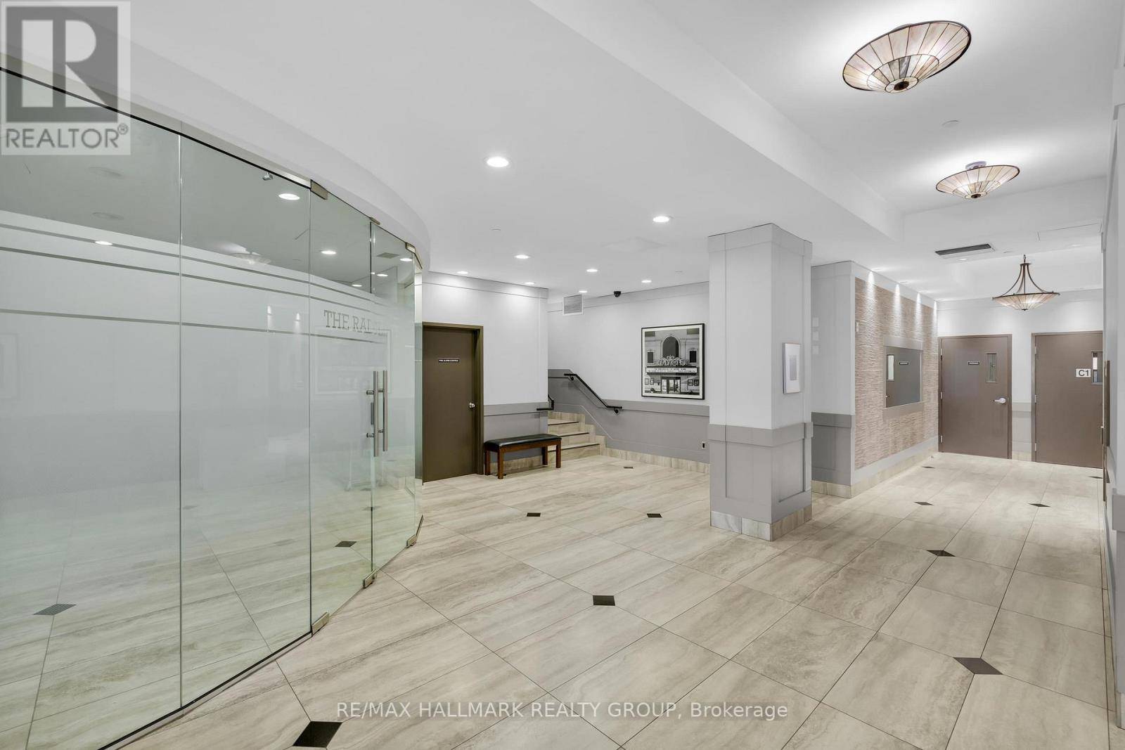 Ottawa, ON K1Y1R6,327 Breezehill AVE South #604