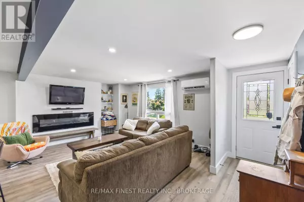 Loyalist (amherstview), ON K7N1R8,35 CLAIRTON PLACE