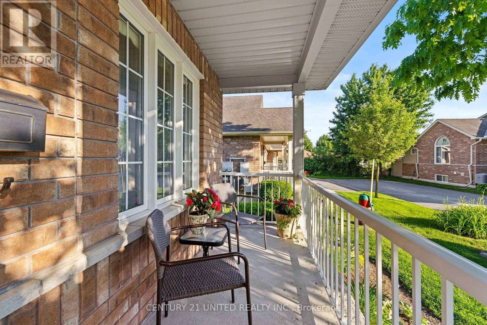 Peterborough West (central), ON K9J8R7,909 Wentworth ST #15