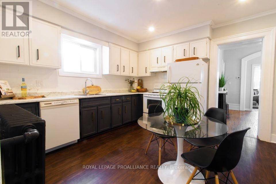 Belleville (belleville Ward), ON K8P3R5,34 DUNBAR STREET