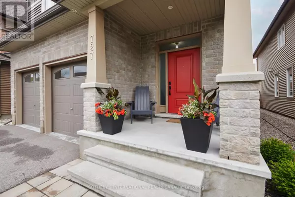 Ottawa, ON K1T3T8,727 BUNCHBERRY WAY