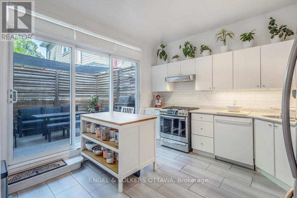 Ottawa, ON K1S4Y4,42 CARLYLE AVENUE