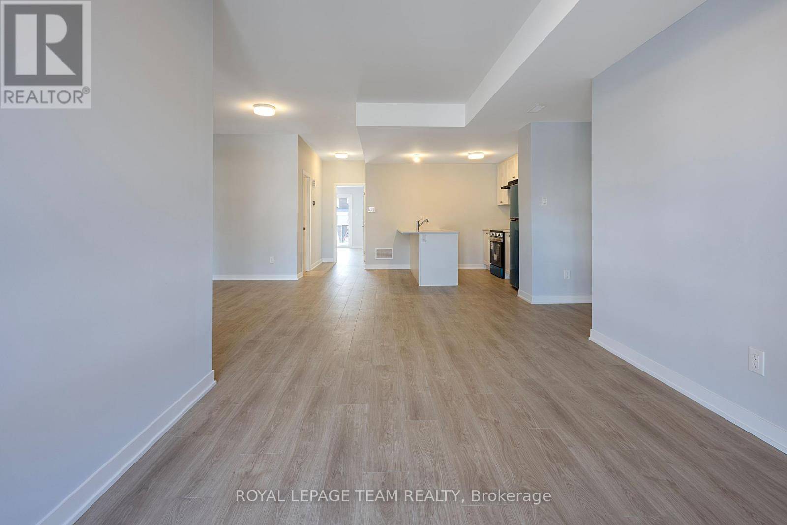 Ottawa, ON K2J7K7,208 PRIV LILLIAN FREIMAN PRIVATE S