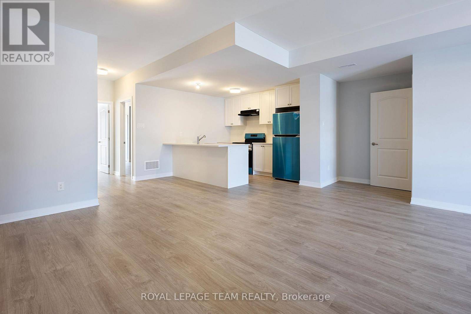 Ottawa, ON K2J7K7,208 PRIV LILLIAN FREIMAN PRIVATE S