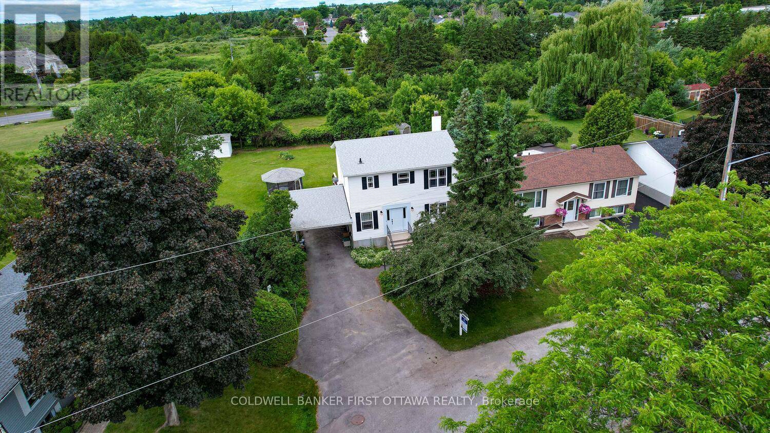 Ottawa, ON K2S1G4,22 POOLE CREEK CRESCENT
