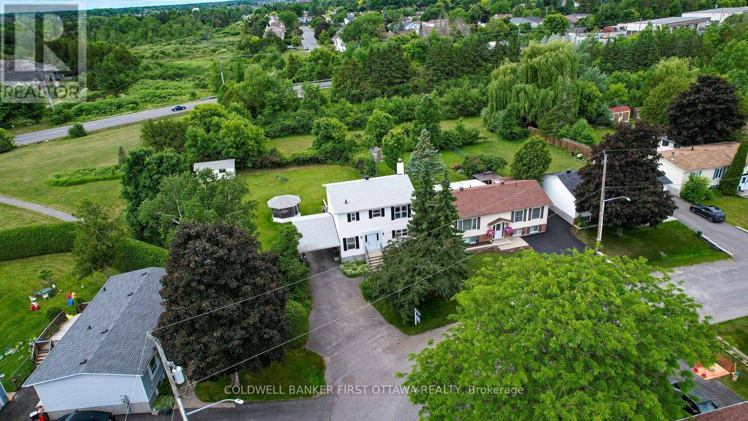 Ottawa, ON K2S1G4,22 POOLE CREEK CRESCENT