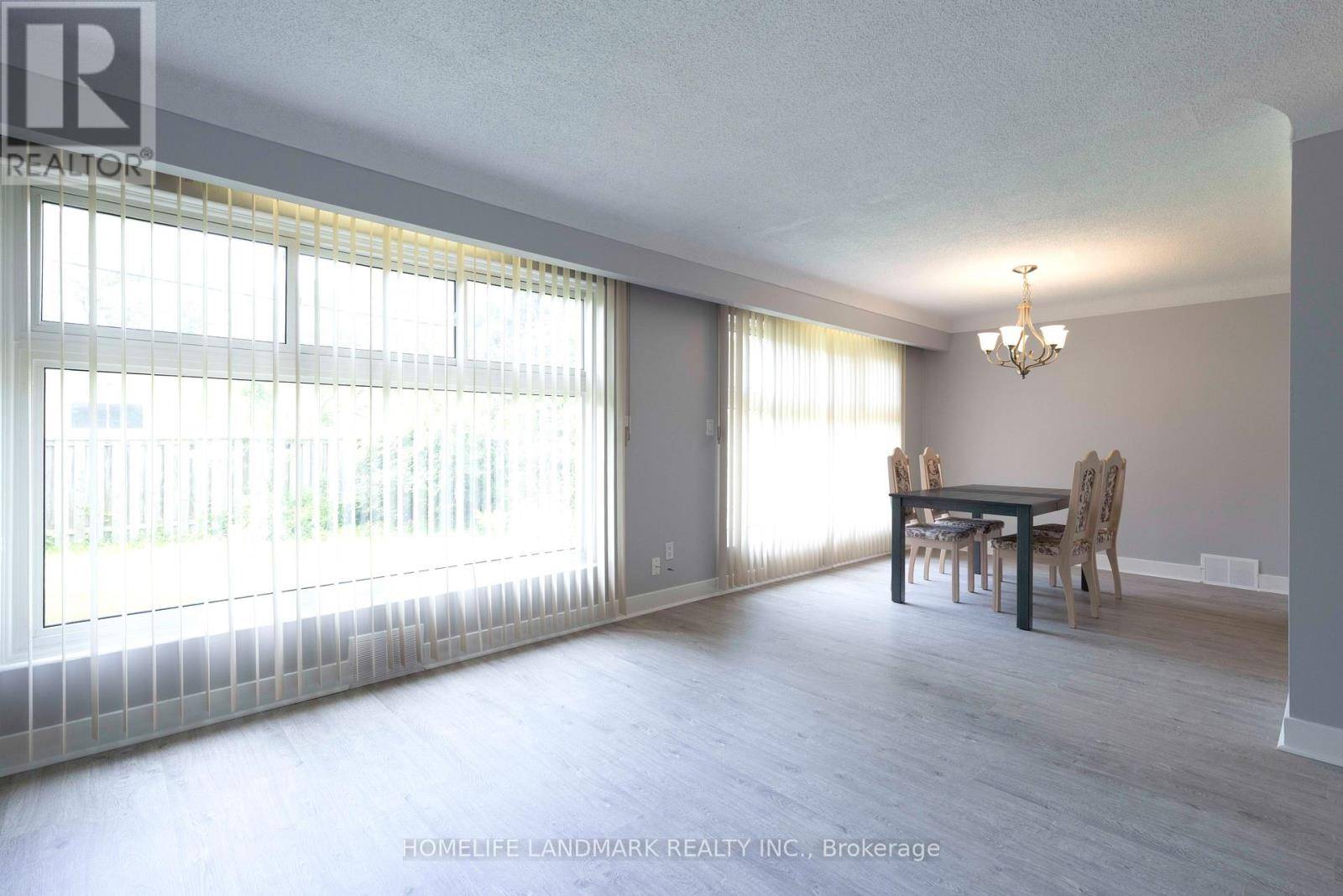St. Catharines (glendale/glenridge), ON L2T2C3,18 SWAN DRIVE