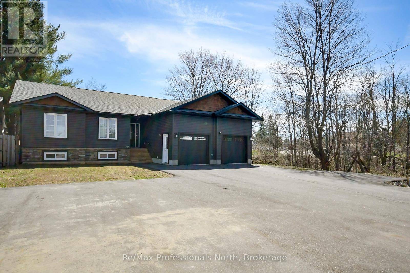 Bracebridge (macaulay), ON P1L1M1,90 ANN STREET