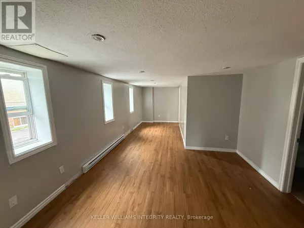 Ottawa, ON K1Z8H4,1435 Morisset AVE ## 100