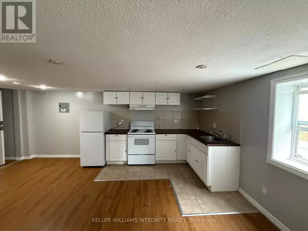 Ottawa, ON K1Z8H4,1435 Morisset AVE ## 100