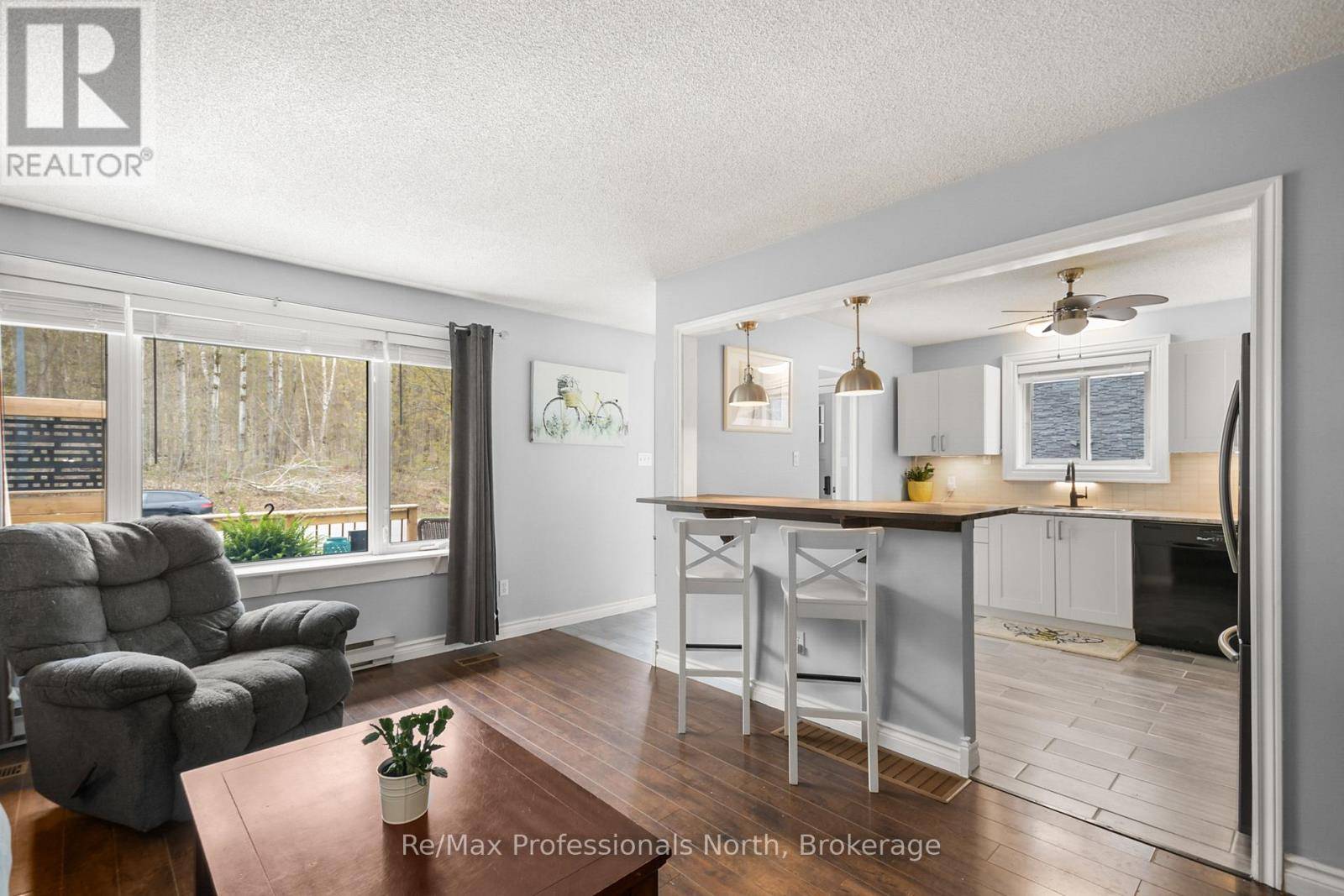 Gravenhurst (muskoka (s)), ON P1P1P4,180 FERNWOOD DRIVE