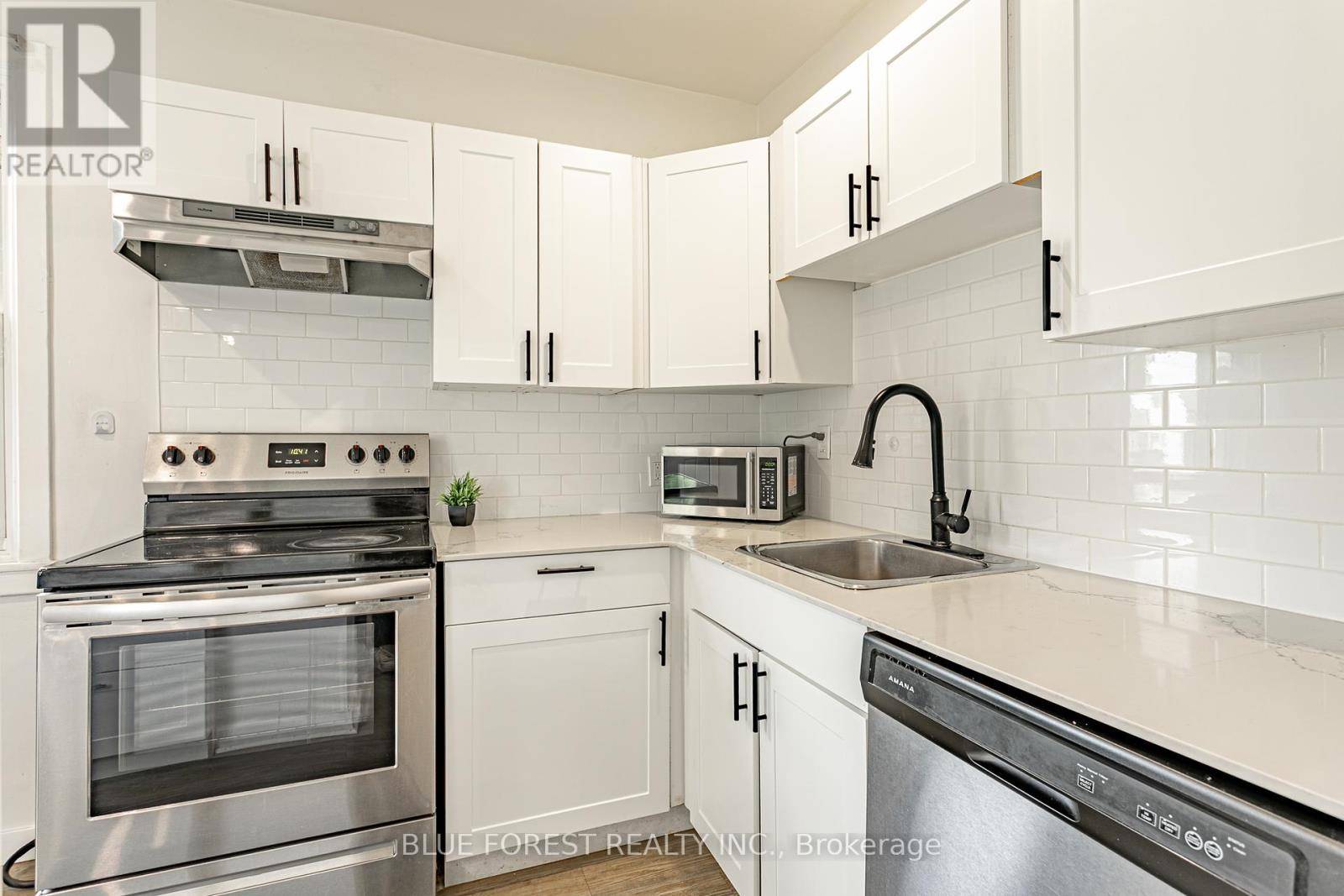 St. Thomas, ON N5R1N2,19 CYPRESS STREET