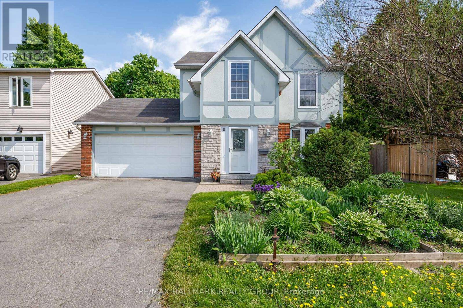 8 SCHARF LANE, Ottawa, ON K2L2K2