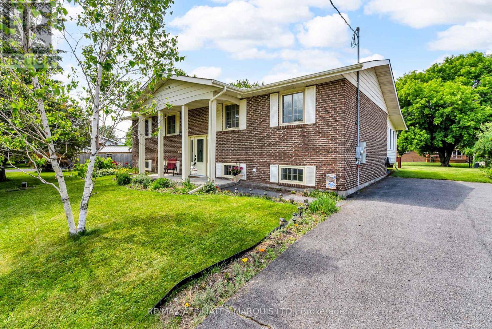 South Glengarry, ON K0C2J0,18227 OAK DRIVE