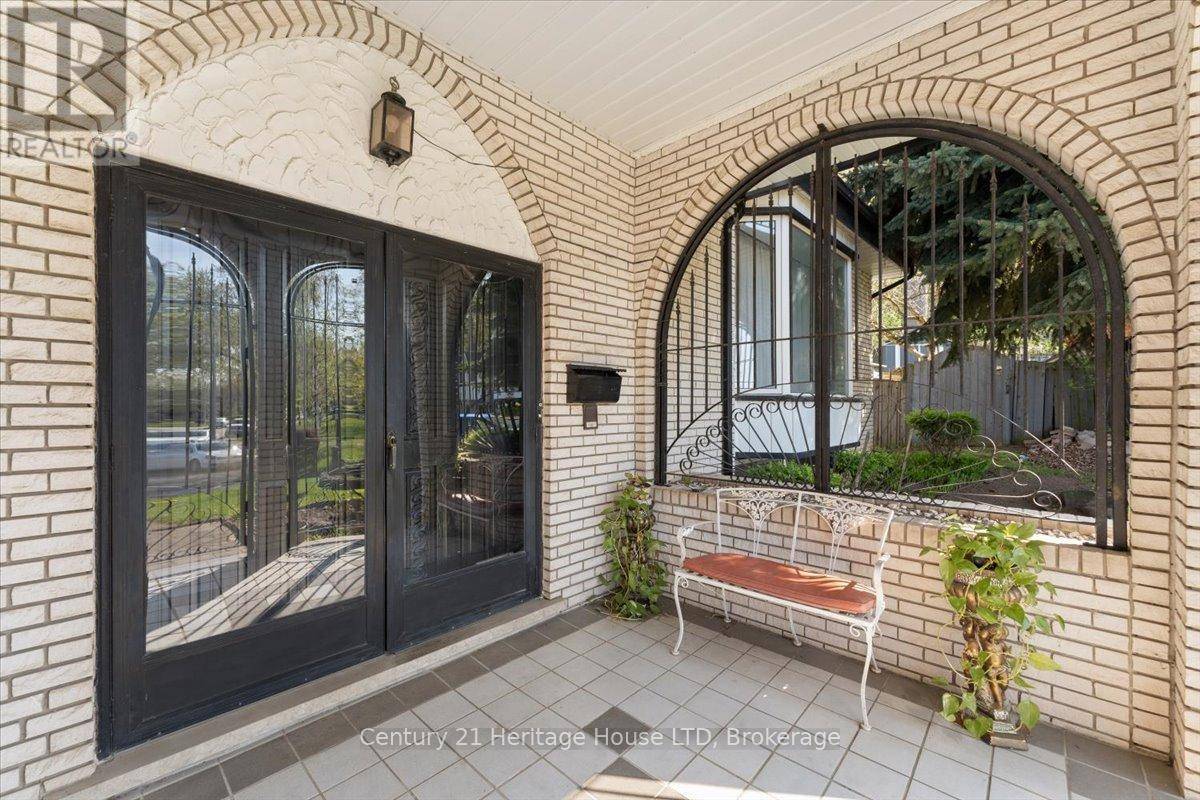 Hamilton (stoney Creek), ON L8G2T7,38 PALM COURT