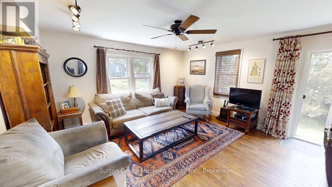 Huntsville (chaffey), ON P1H1V5,27 HENRY STREET