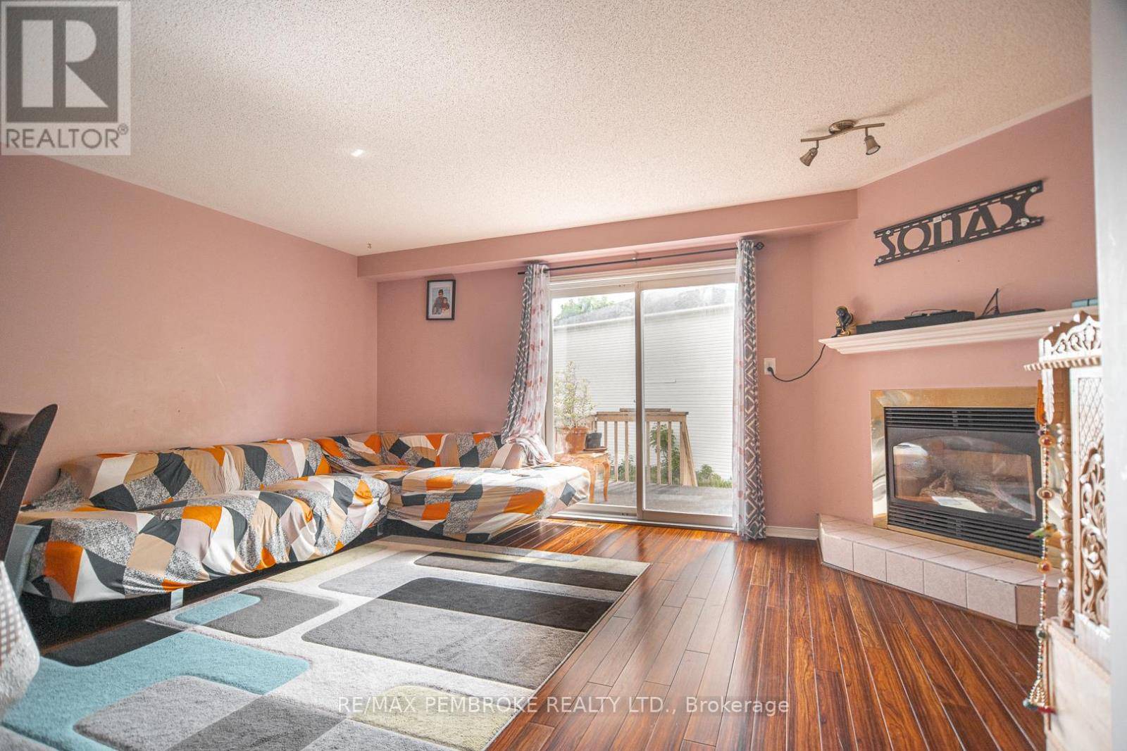 Pembroke, ON K8A8L7,225 WILLOUGHBY CRESCENT