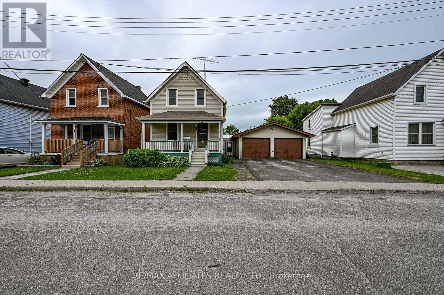 Smiths Falls, ON K7A4R2,11 MERRICK STREET