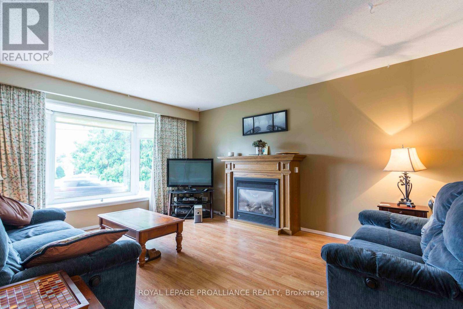Brighton, ON K0K1H0,129 CEDAR STREET