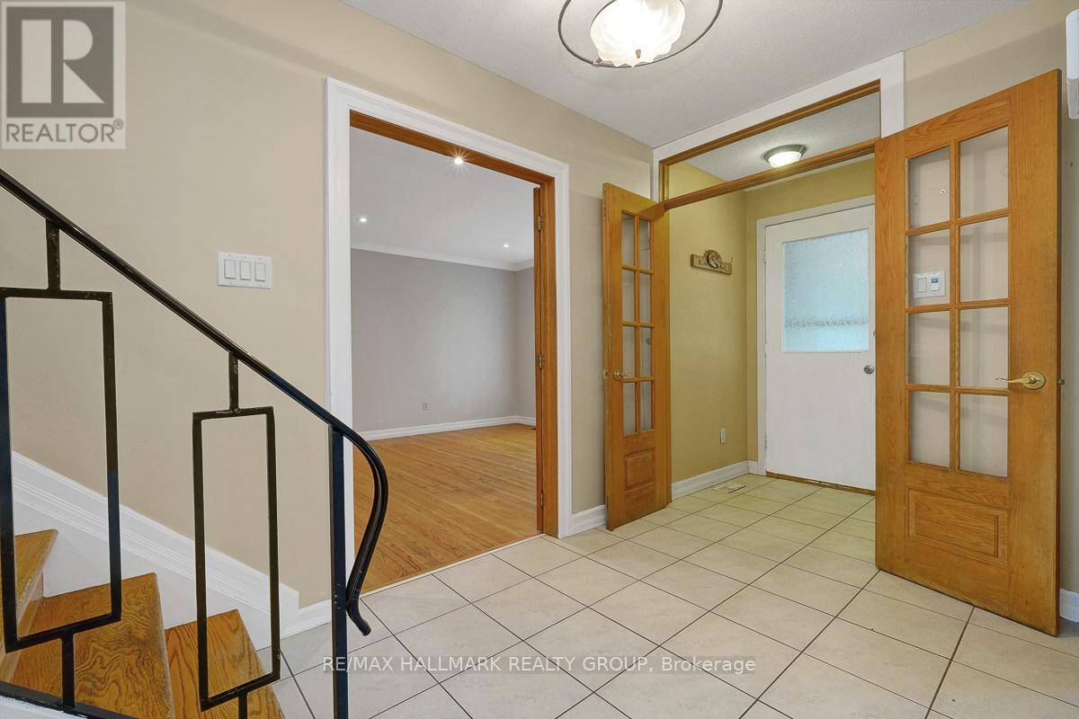 Ottawa, ON K1J6L3,2149 HUBBARD CRESCENT