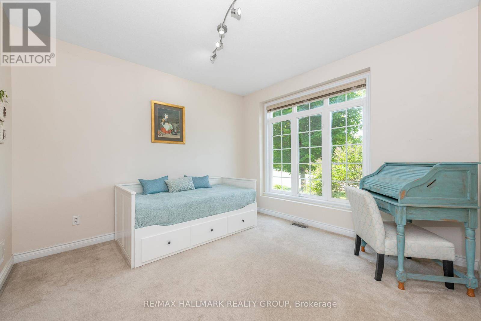 Ottawa, ON K2J0M1,729 KILBIRNIE DRIVE