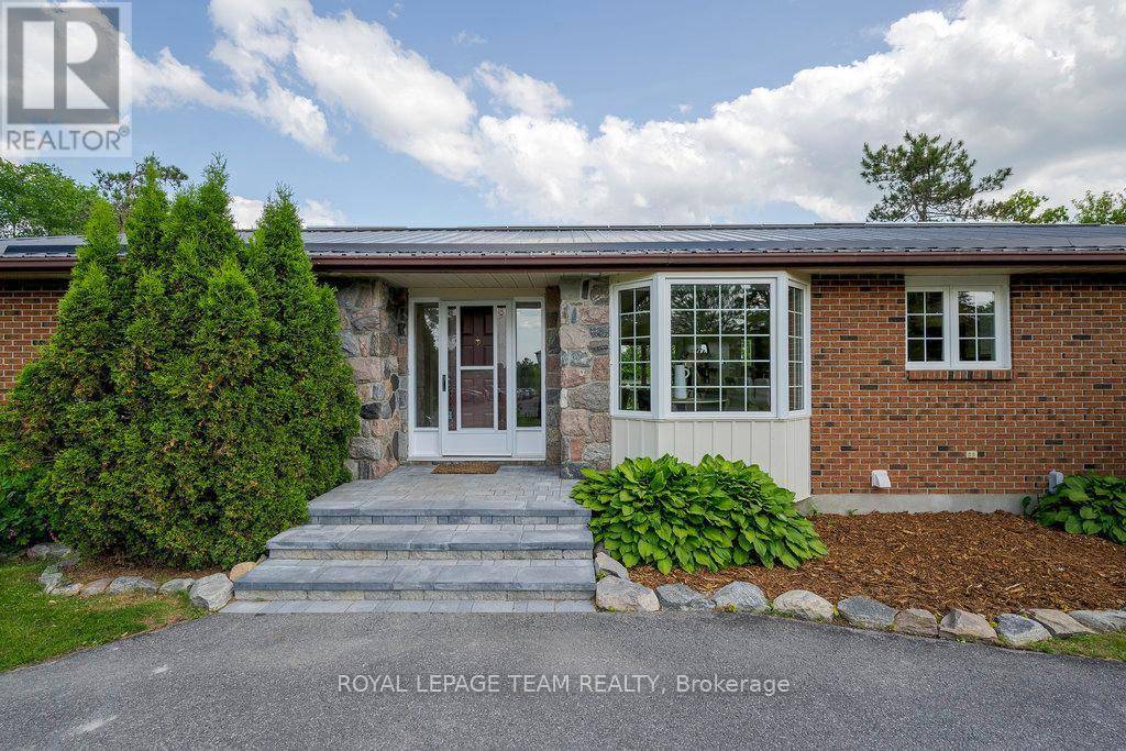 Ottawa, ON K0A1L0,517 DONALD B. MUNRO DRIVE