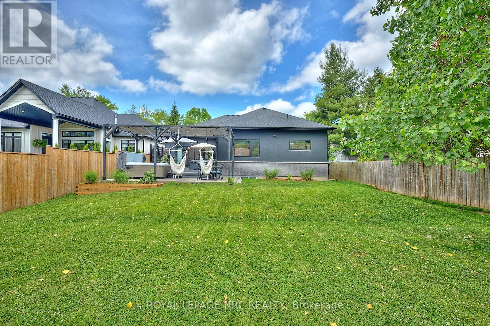 Pelham (fonthill), ON L3C3E6,62 BACON LANE