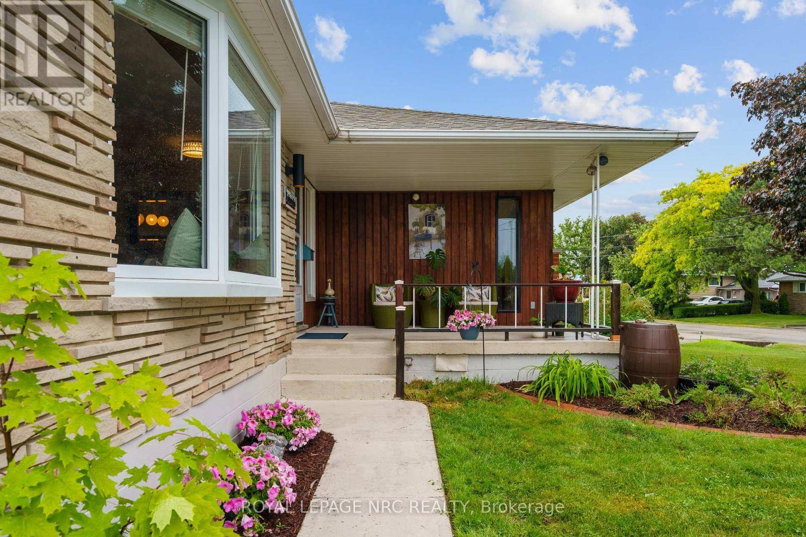 Grimsby (grimsby Beach), ON L3M2L4,83 LAKESIDE DRIVE