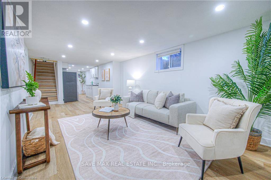 Cambridge, ON N1R2T3,153 BALLANTYNE AVENUE