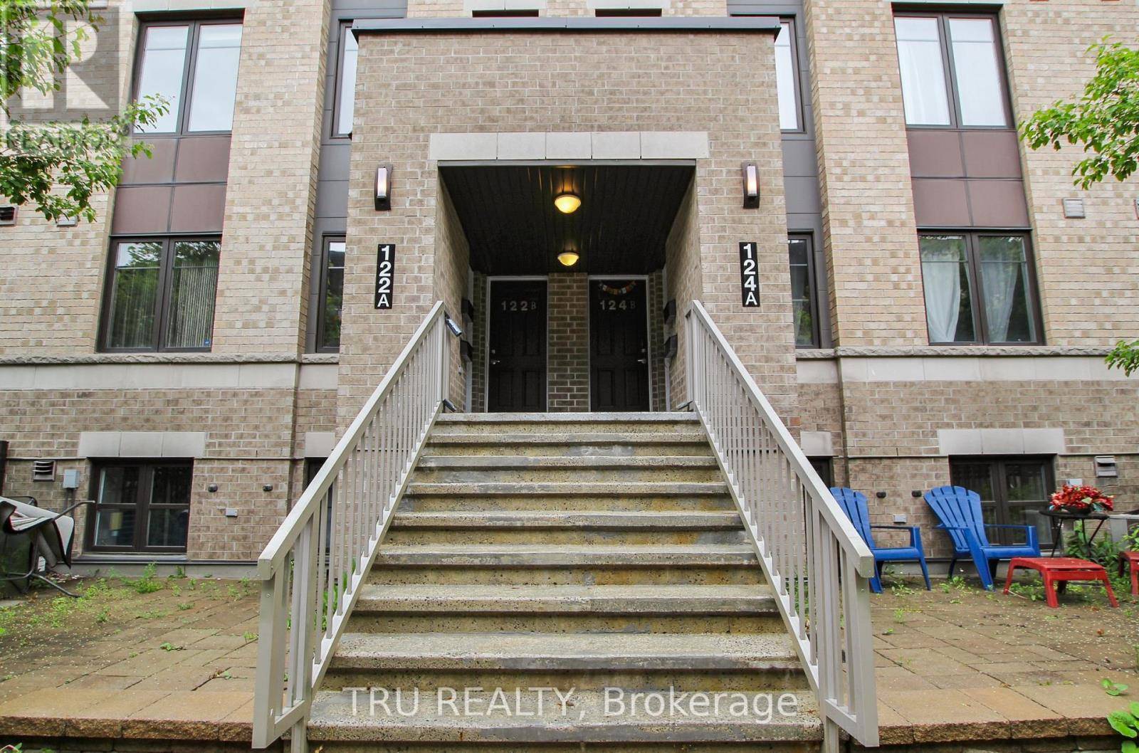 Ottawa, ON K2J5R5,122 Lindenshade DR #B