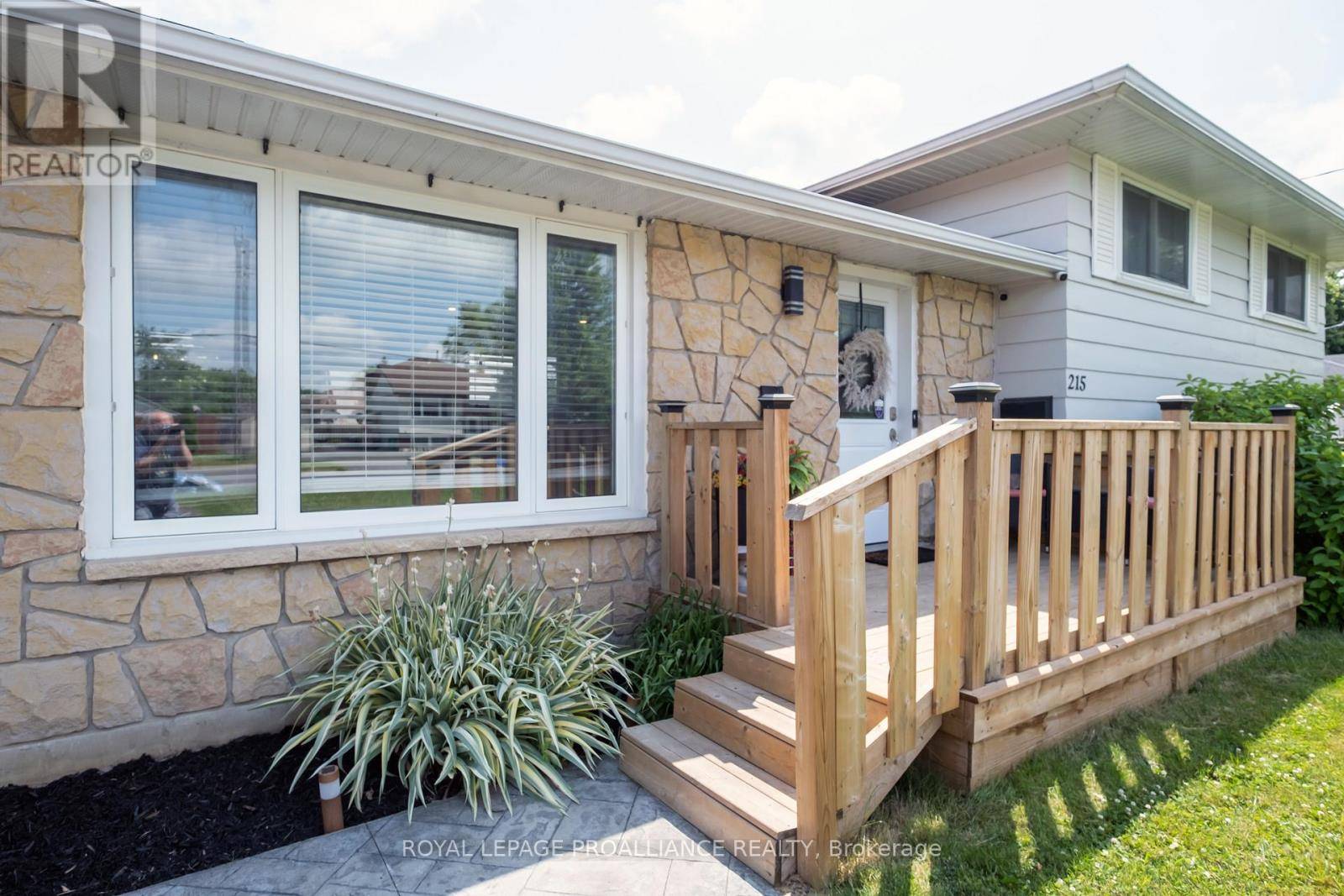 Belleville (belleville Ward), ON K8N4P5,215 HAIG ROAD