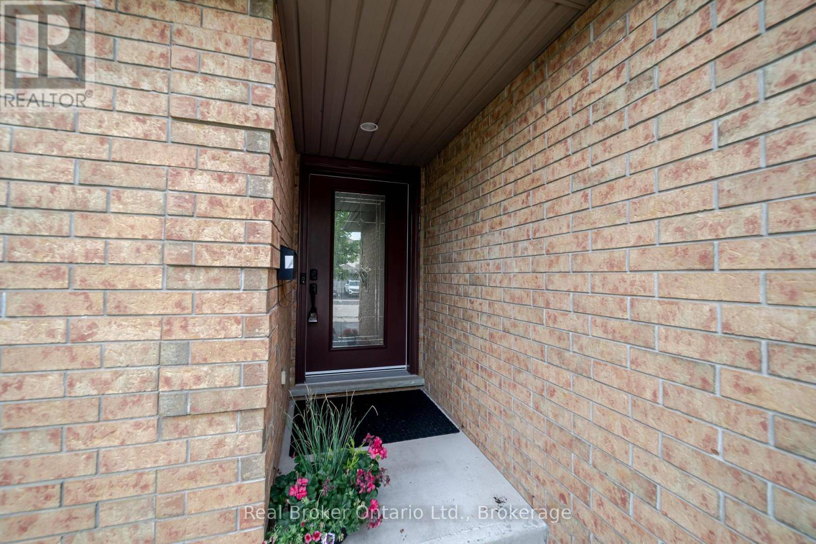 Guelph (kortright Hills), ON N1C1G6,86 MILSON CRESCENT