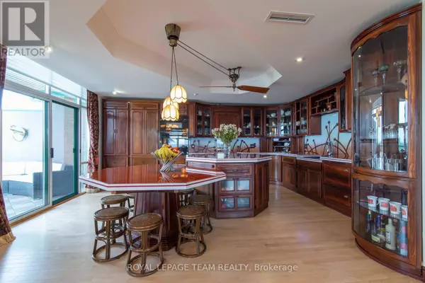 Ottawa, ON K1N1J2,131 Wurtemburg ST #PH1