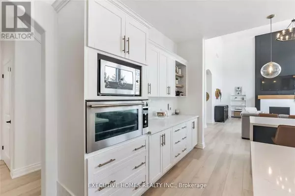 Hamilton, ON L8J3B9,769 MUD STREET E