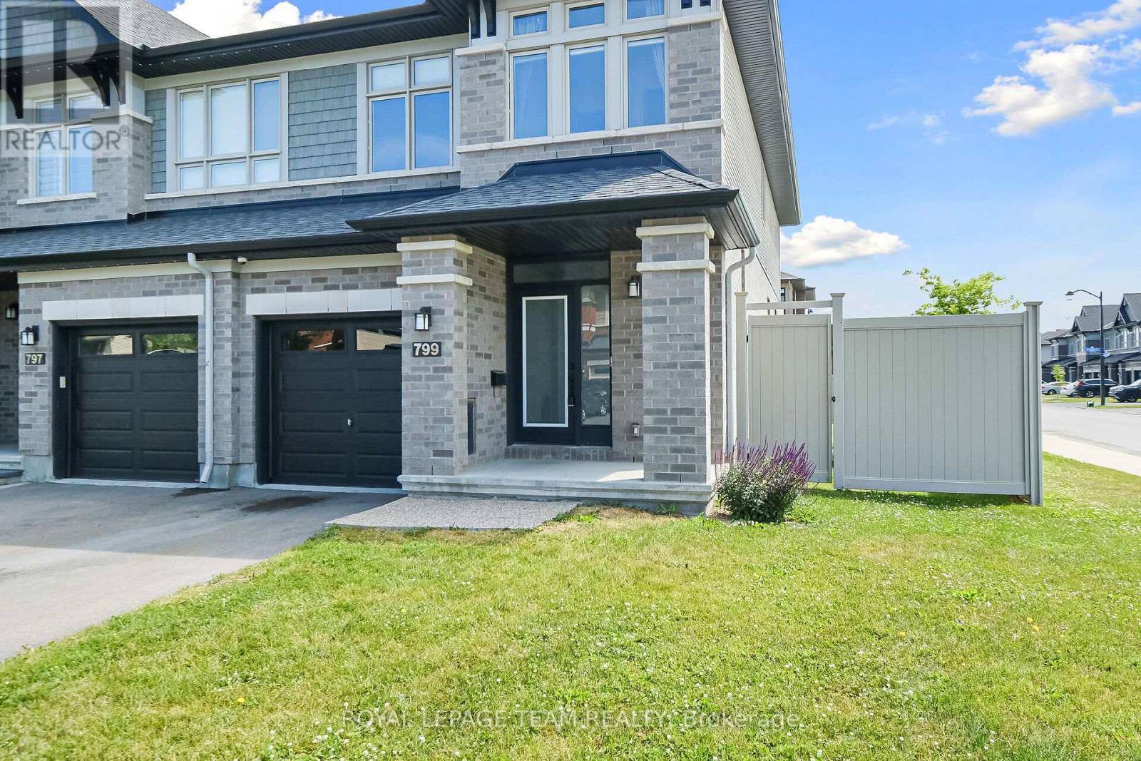 Ottawa, ON K1W0P7,799 CAIRN CRESCENT