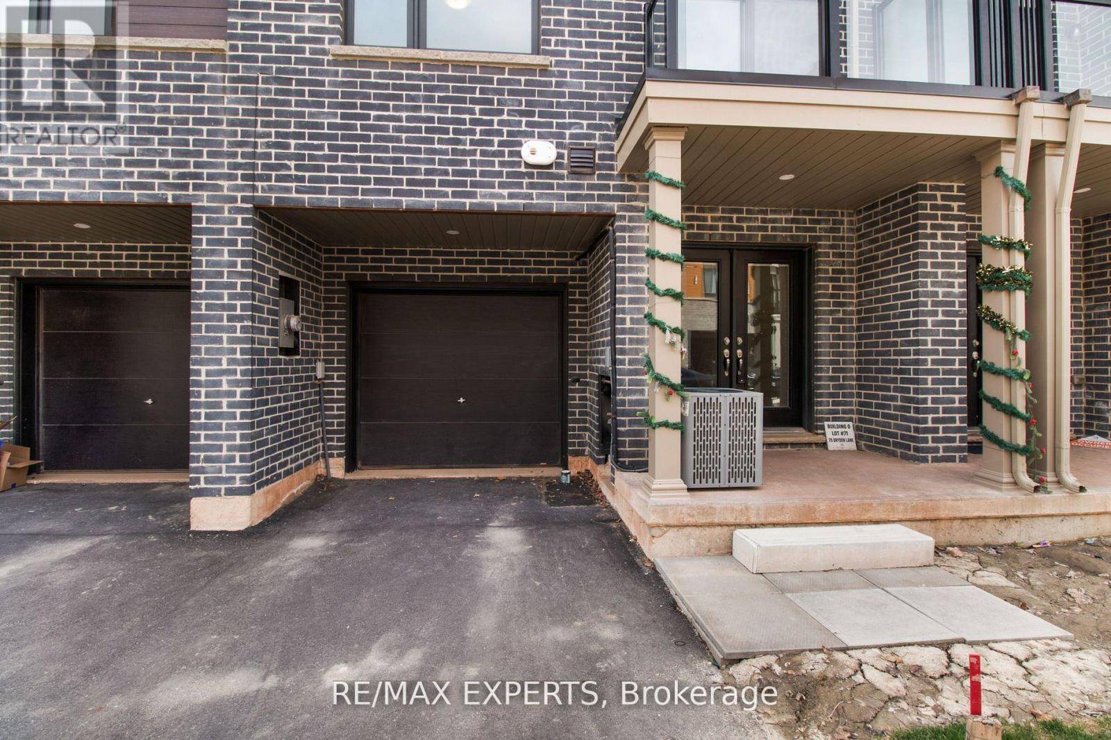 Hamilton (mcquesten), ON L8H1C1,75 DRYDEN LANE