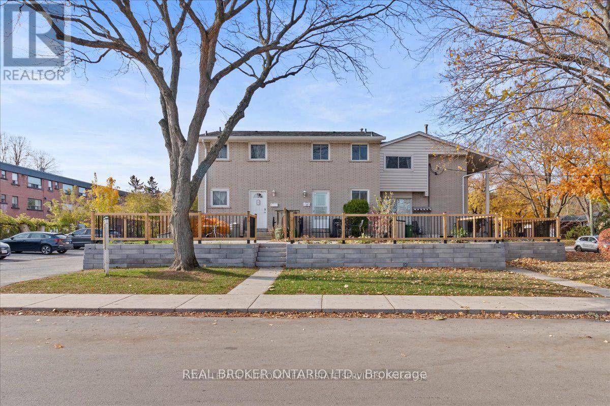 11 Colmar PL #2, Hamilton (dundas), ON L9H4L1