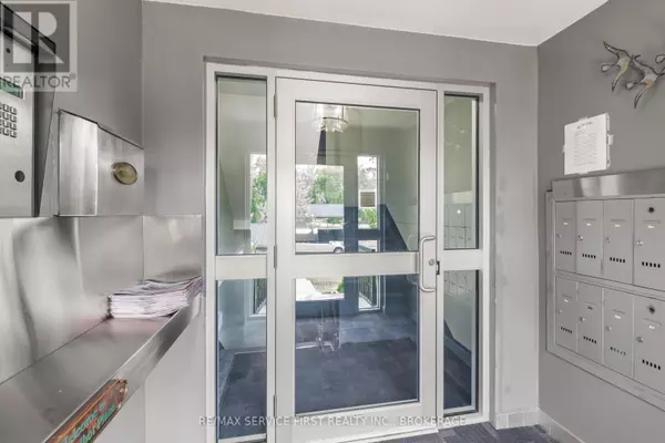 Gananoque, ON K7G3C6,550 Talbot PL #105