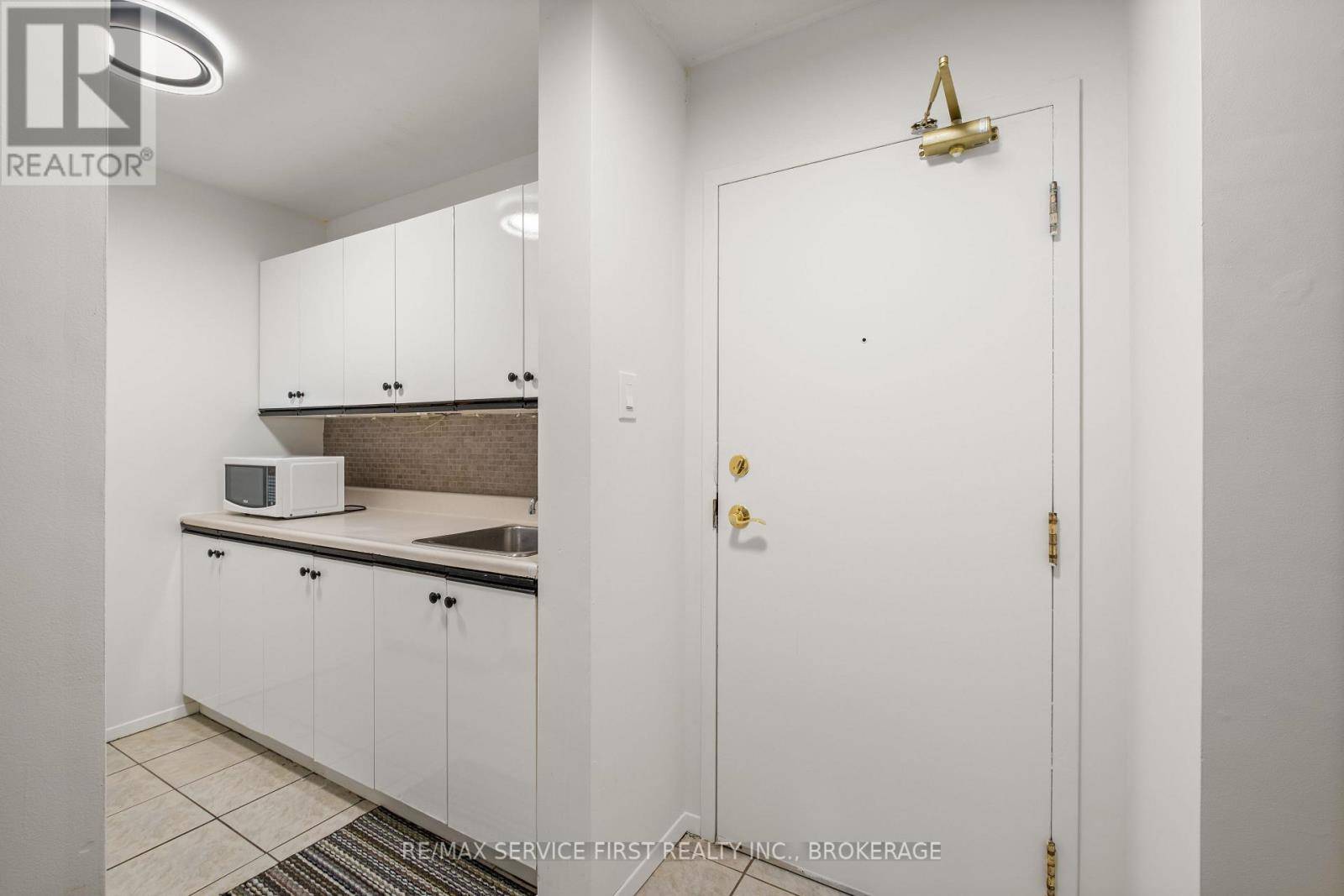 Gananoque, ON K7G3C6,550 Talbot PL #105