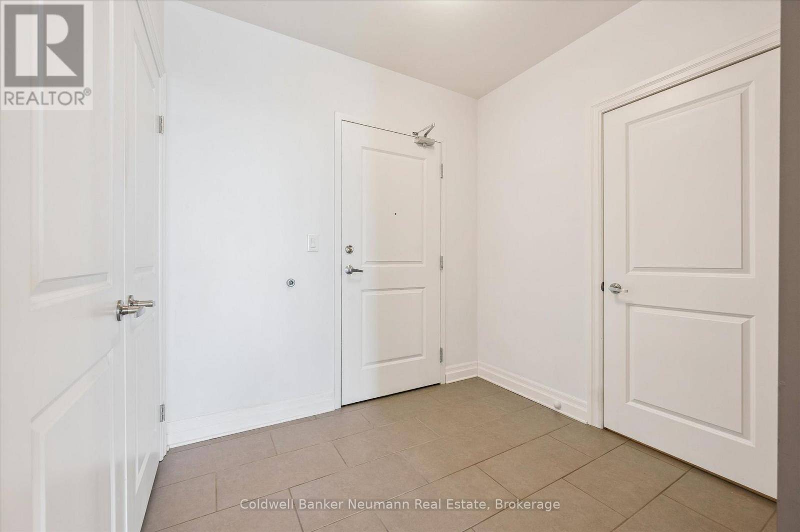 Guelph (downtown), ON N1H0A9,160 Macdonell ST #1408
