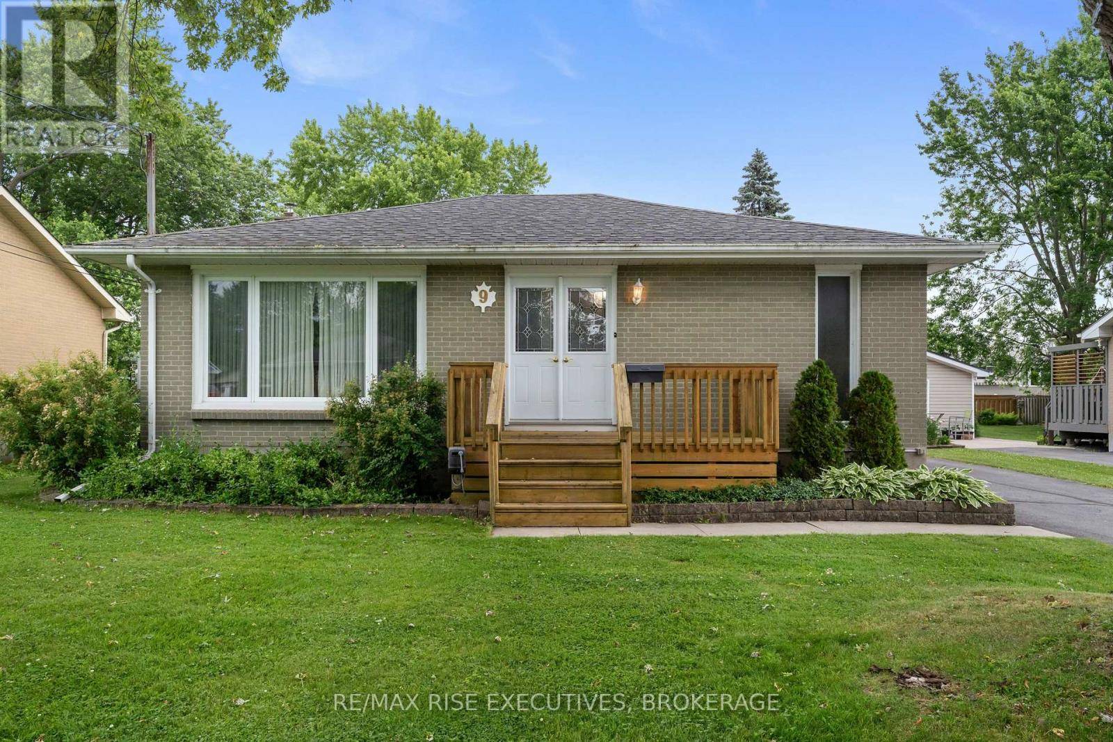 9 HENRY CRESCENT, Loyalist (amherstview), ON K7N1G3