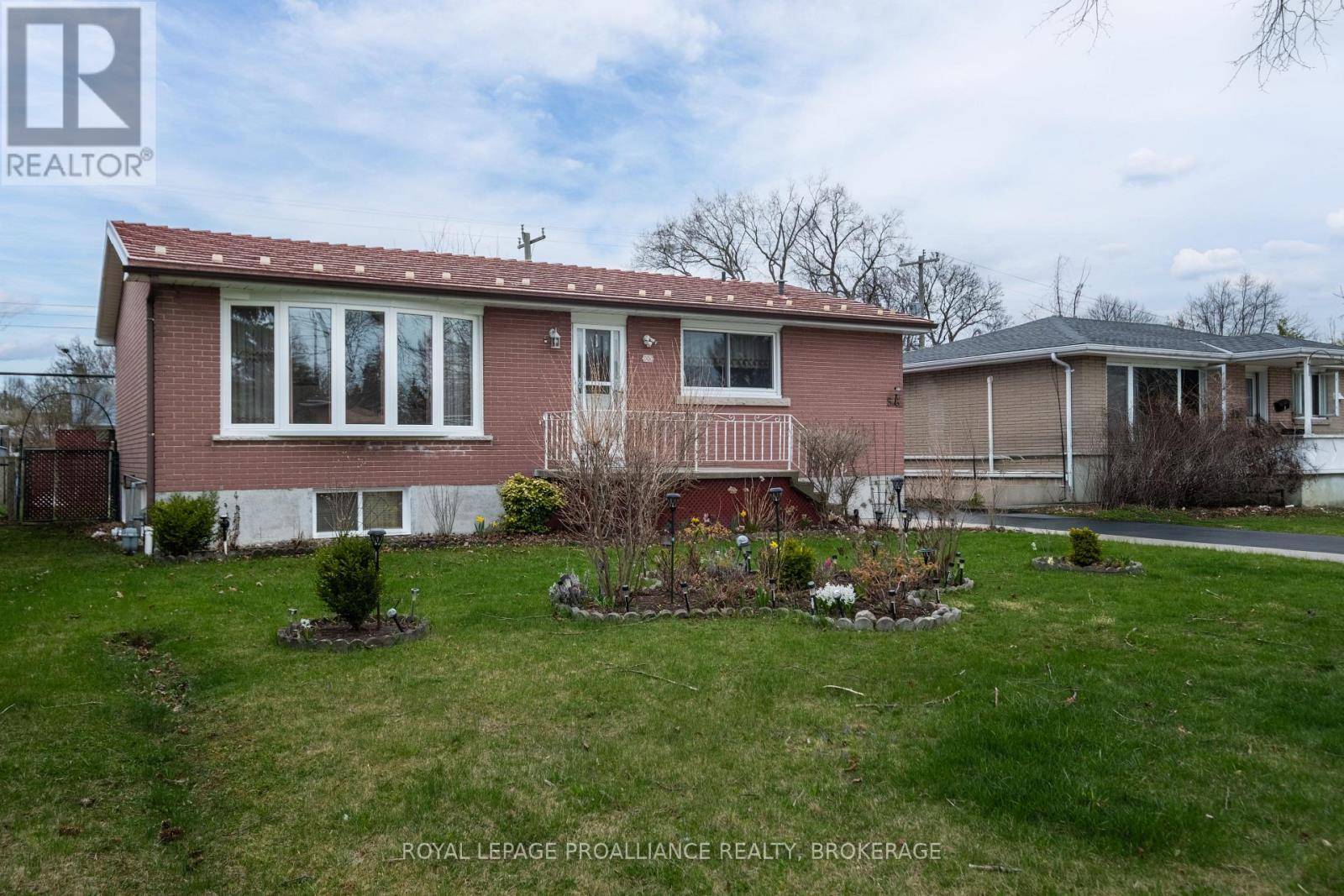 Kingston (central City West), ON K7M1Z5,56 CAMPBELL CRESCENT