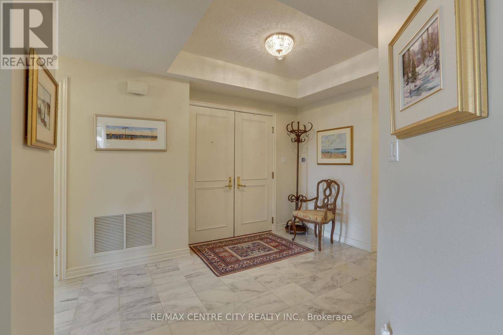 London East (east B), ON N6A5S1,250 Sydenham ST #207