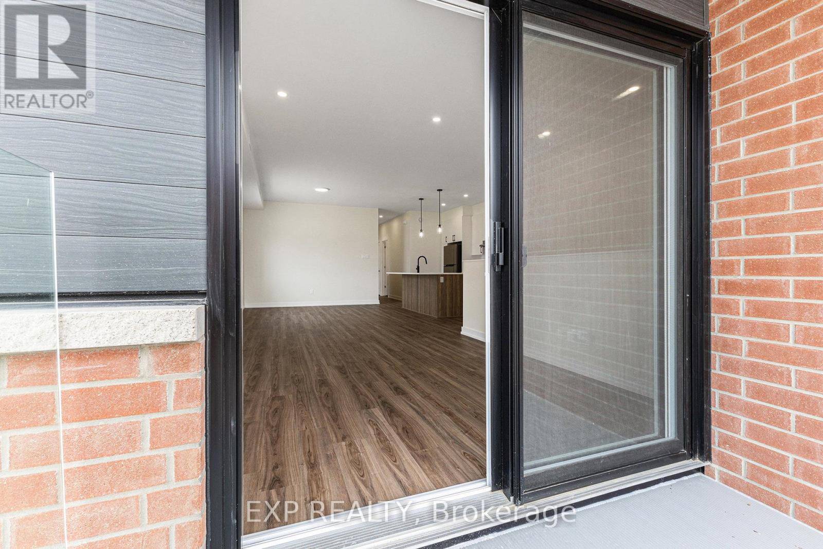 Clarence-rockland, ON K4K1E3,897 Laurier ST #201
